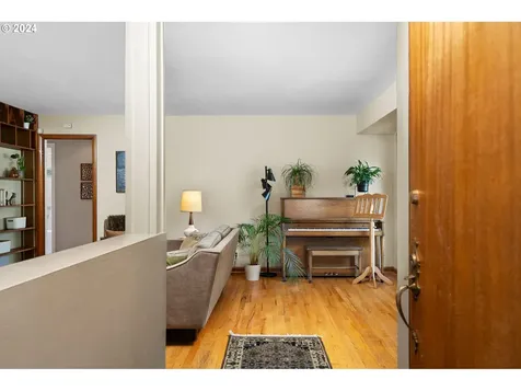4214 Se Flavel Street Portland OR 97206