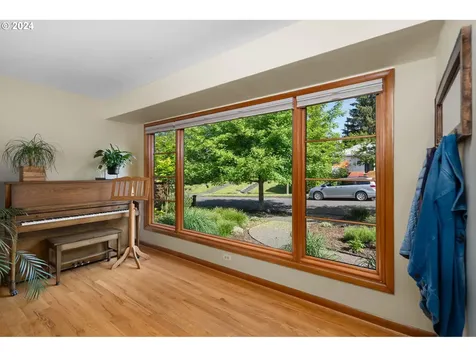 4214 Se Flavel Street Portland OR 97206