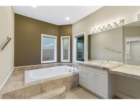 589 NE Territorial Road Canby OR 97013