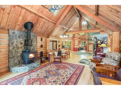 2385 Silver Gray Road Mosier OR 97040