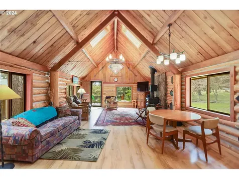 2385 Silver Gray Road Mosier OR 97040