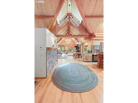 2385 Silver Gray Road Mosier OR 97040