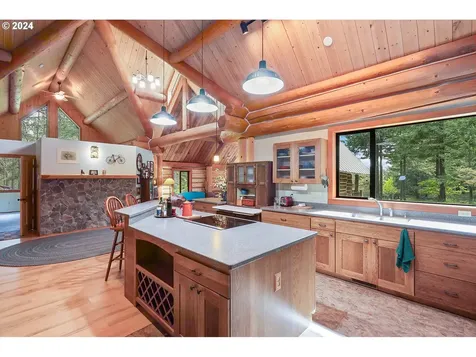 2385 Silver Gray Road Mosier OR 97040