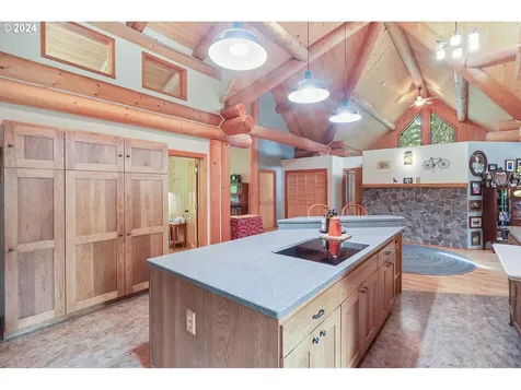 2385 Silver Gray Road Mosier OR 97040