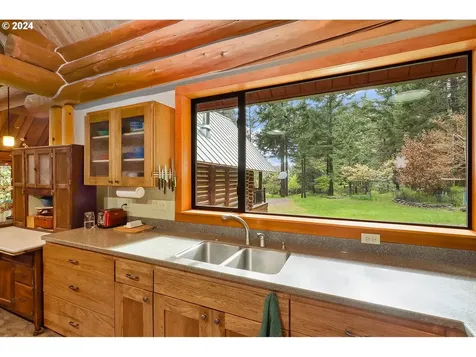 2385 Silver Gray Road Mosier OR 97040