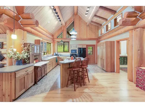 2385 Silver Gray Road Mosier OR 97040
