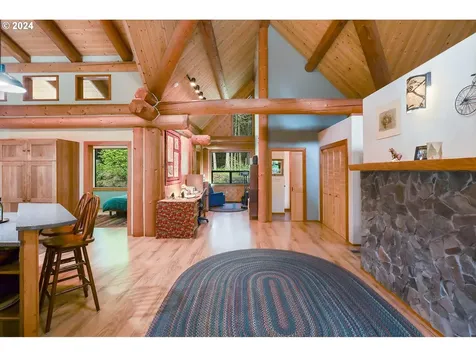 2385 Silver Gray Road Mosier OR 97040