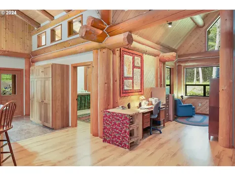 2385 Silver Gray Road Mosier OR 97040