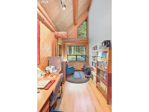 2385 Silver Gray Road Mosier OR 97040