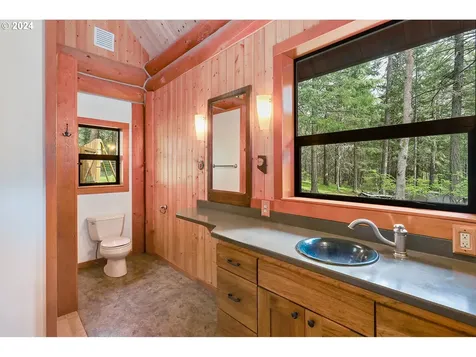 2385 Silver Gray Road Mosier OR 97040