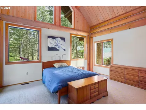 2385 Silver Gray Road Mosier OR 97040
