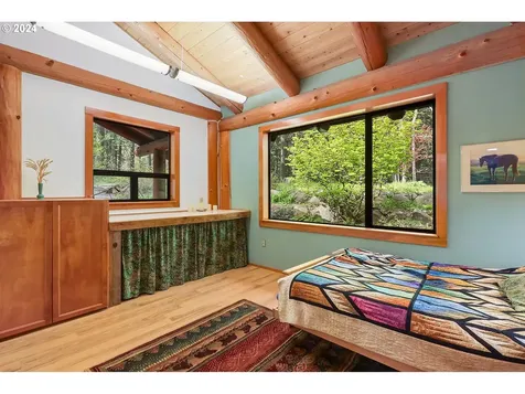 2385 Silver Gray Road Mosier OR 97040
