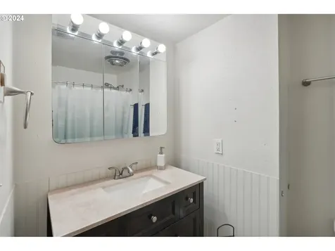 1723 NW 103rd Street Vancouver WA 98685