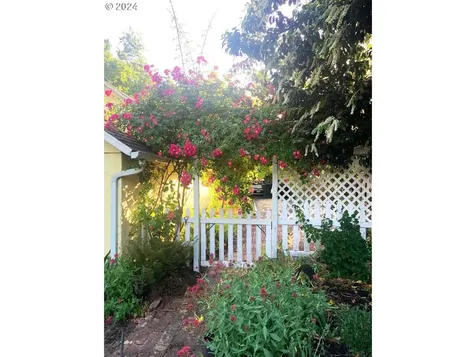 1750 NE Evans Street Mcminnville OR 97128