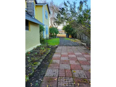 1750 NE Evans Street Mcminnville OR 97128