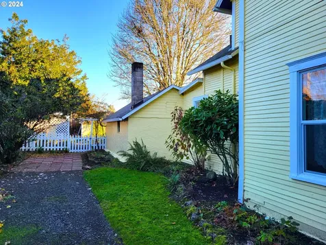 1750 NE Evans Street Mcminnville OR 97128