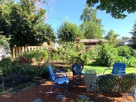 1750 NE Evans Street Mcminnville OR 97128