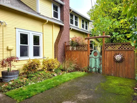 1750 NE Evans Street Mcminnville OR 97128