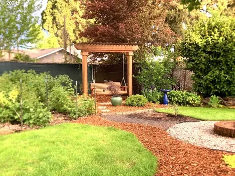 1750 NE Evans Street Mcminnville OR 97128