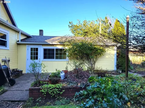 1750 NE Evans Street Mcminnville OR 97128