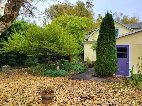 1750 NE Evans Street Mcminnville OR 97128