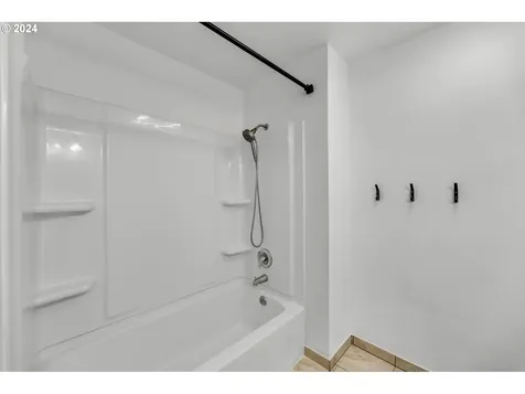 150 Alturas Drive Kelso WA 98626