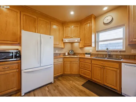 1587 NW 39th Street Lincoln City OR 97367