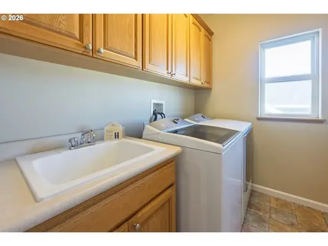 1587 NW 39th Street Lincoln City OR 97367