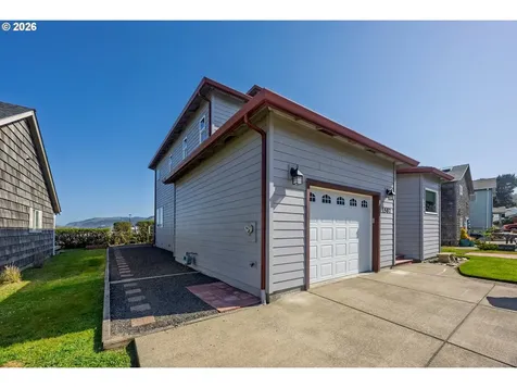 1587 NW 39th Street Lincoln City OR 97367