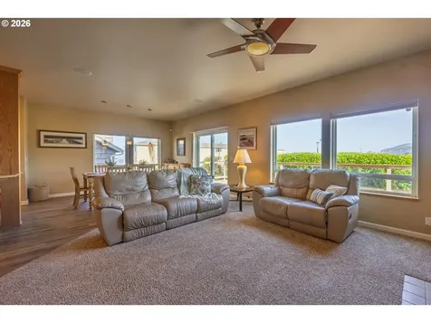 1587 NW 39th Street Lincoln City OR 97367