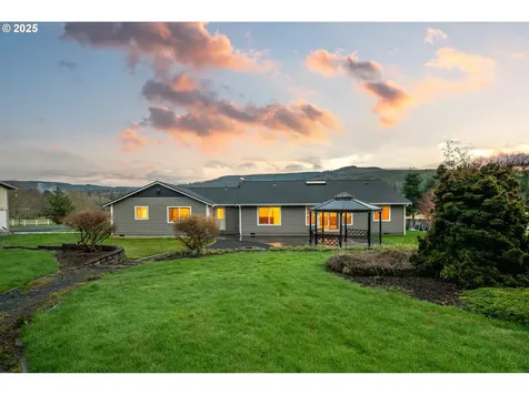 23 Elk Ridge Drive Cathlamet WA 98612