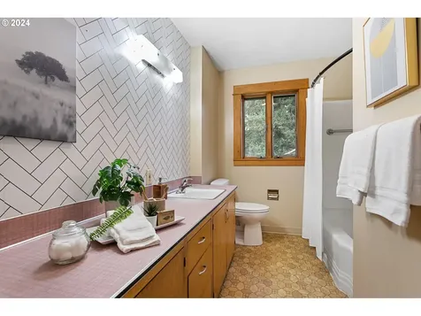 2245 SE 77th Avenue Portland OR 97215