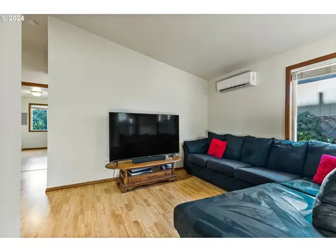1840 W 10th Avenue Eugene OR 97402
