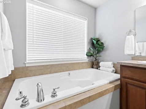 6708 NE 106th Street Vancouver WA 98686