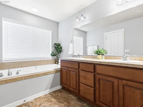 6708 NE 106th Street Vancouver WA 98686