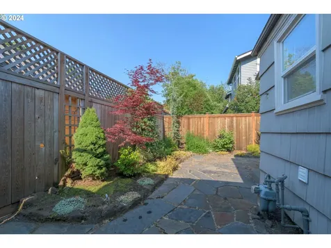 1210 W Broadway Eugene OR 97402