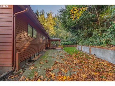 1609 N 10th Street Coos Bay OR 97420