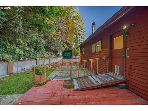 1609 N 10th Street Coos Bay OR 97420