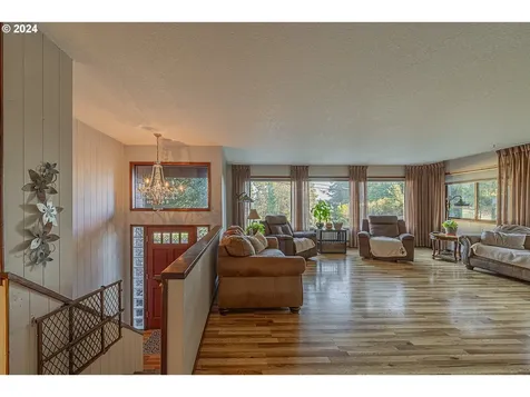 1609 N 10th Street Coos Bay OR 97420