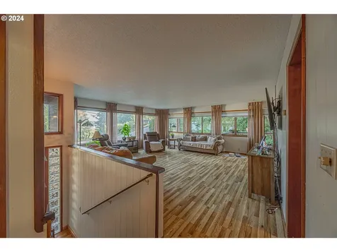1609 N 10th Street Coos Bay OR 97420
