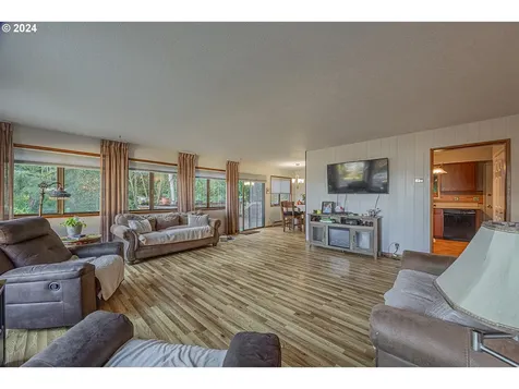 1609 N 10th Street Coos Bay OR 97420