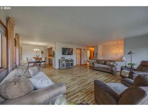 1609 N 10th Street Coos Bay OR 97420