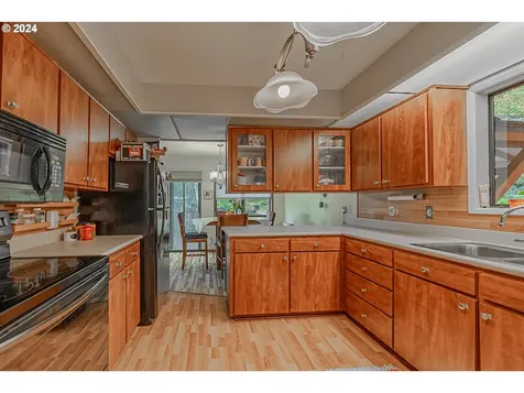 1609 N 10th Street Coos Bay OR 97420