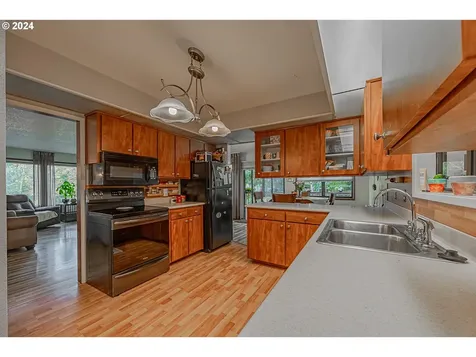 1609 N 10th Street Coos Bay OR 97420
