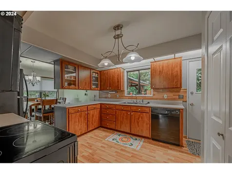 1609 N 10th Street Coos Bay OR 97420