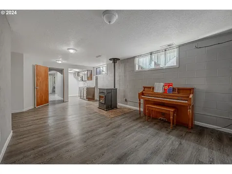 1609 N 10th Street Coos Bay OR 97420
