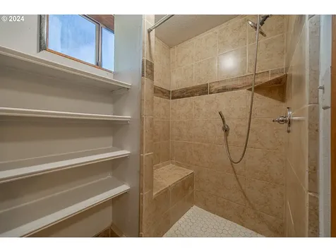 1609 N 10th Street Coos Bay OR 97420