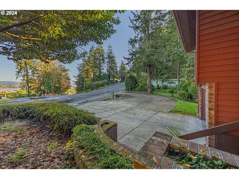 1609 N 10th Street Coos Bay OR 97420