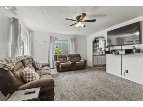 461 17th Avenue Longview WA 98632