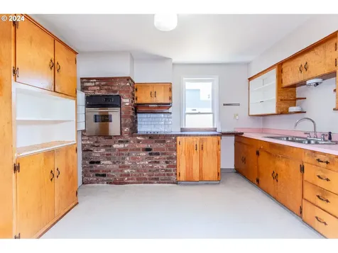 6504 Se Reedway Street Portland OR 97206